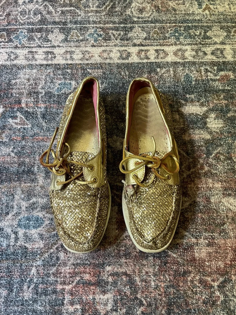 ✨Sperry gold fish scale loafers✨